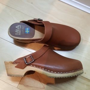 MIA clogs